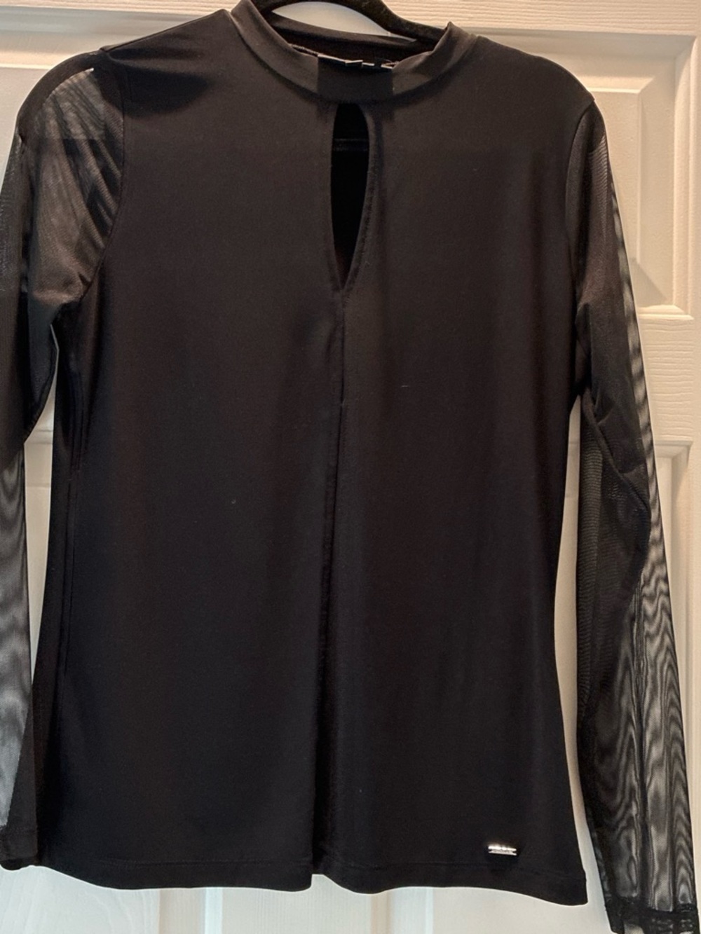 Women’s Black Long-Sleeve Keyhole Top